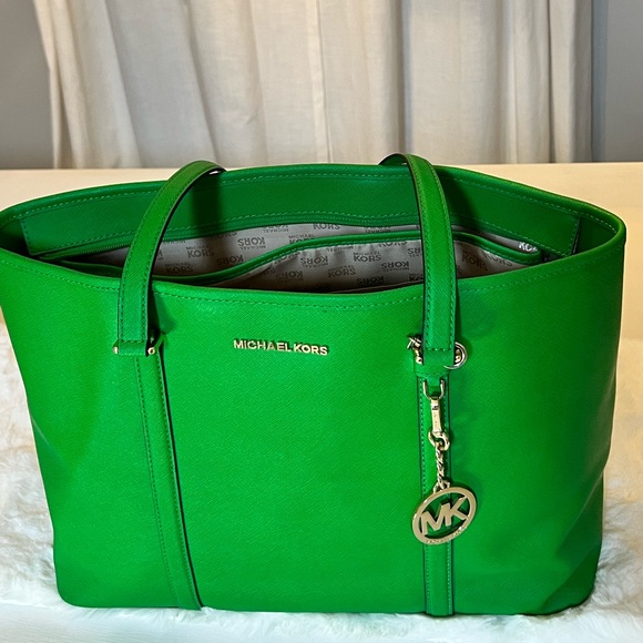 MICHAEL KORS - Vibrant Green Tote - Picture 2 of 16